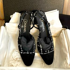 SOLD Chanel Fall Winter Floral Sequin Back and White Tweed Classic Slingback